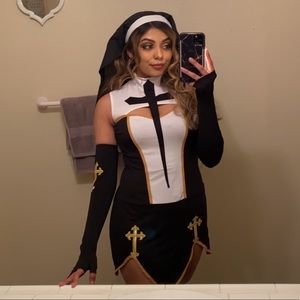 Nun costume